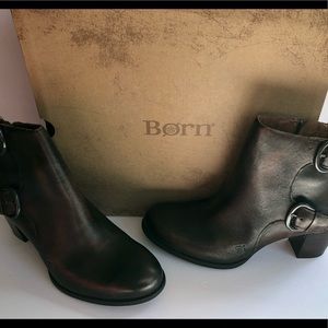 Born Ankle Boots! Rich brown! Size 9.5